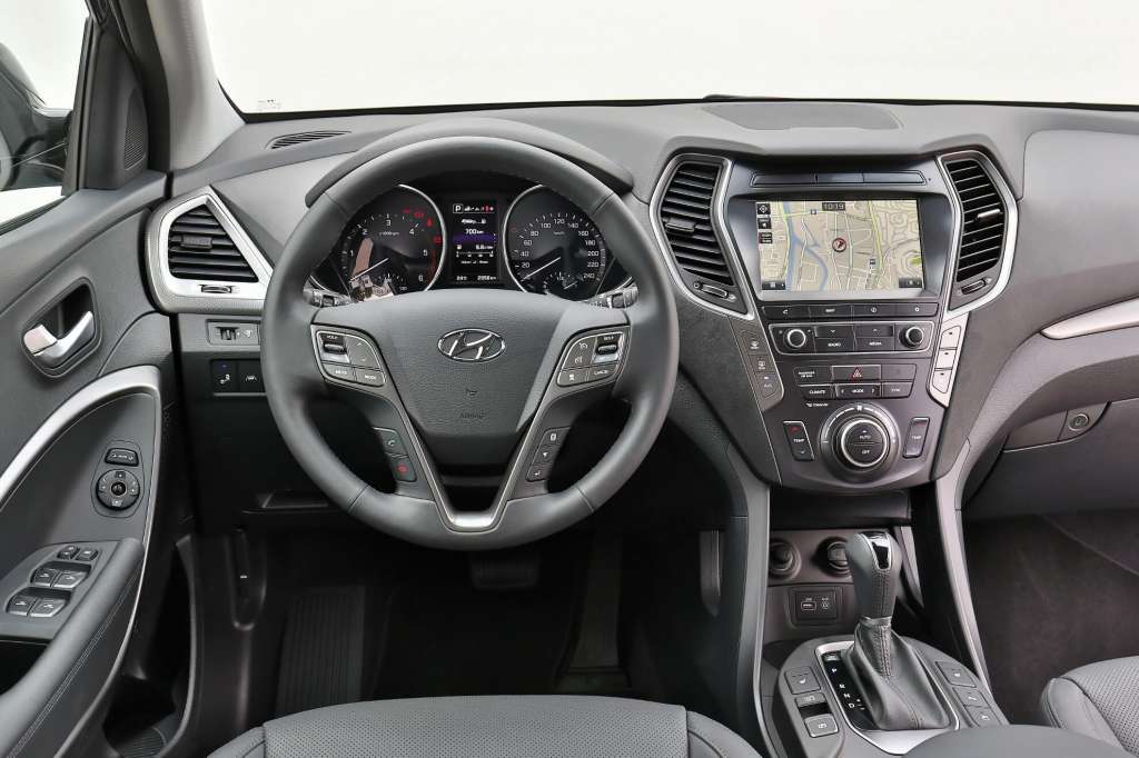 Hyundai Grand Santa Fe Cockpit