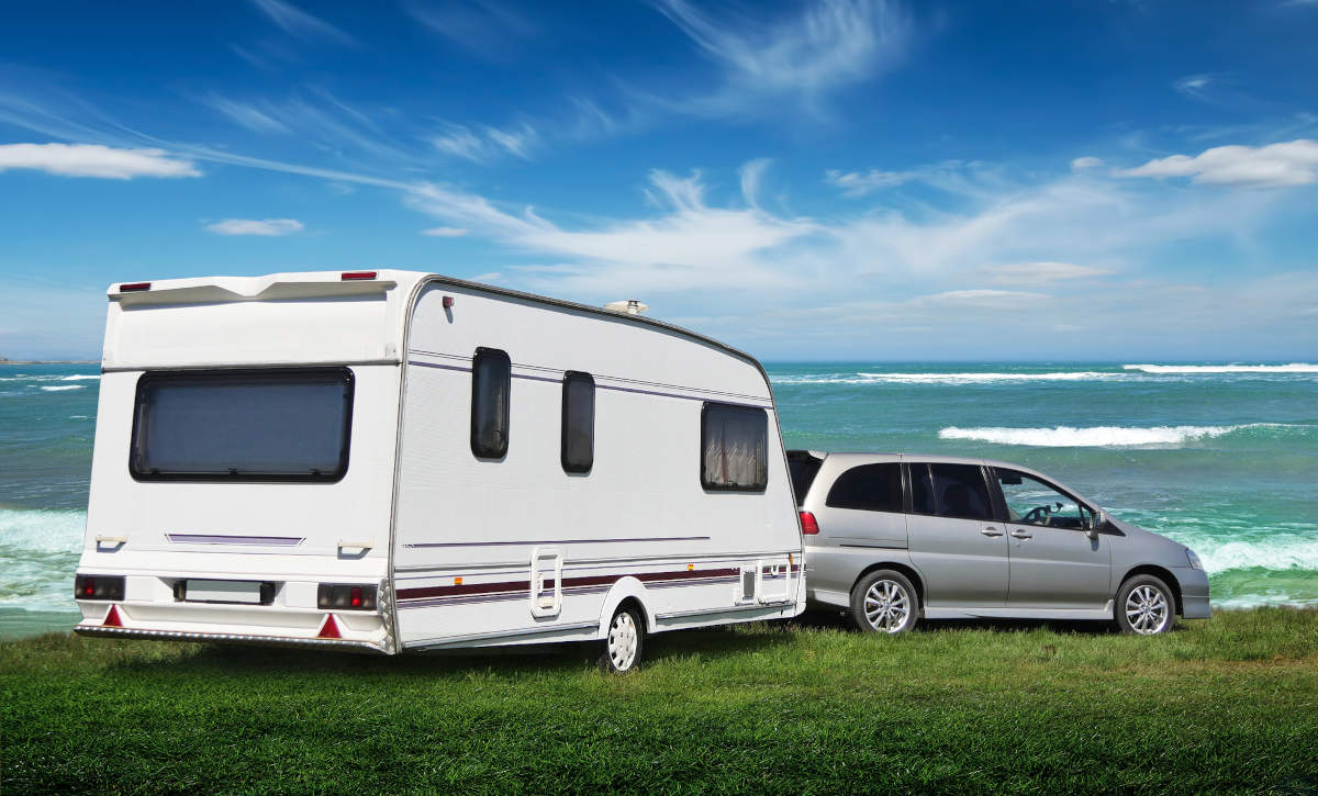 Auto mit Wohnwagen