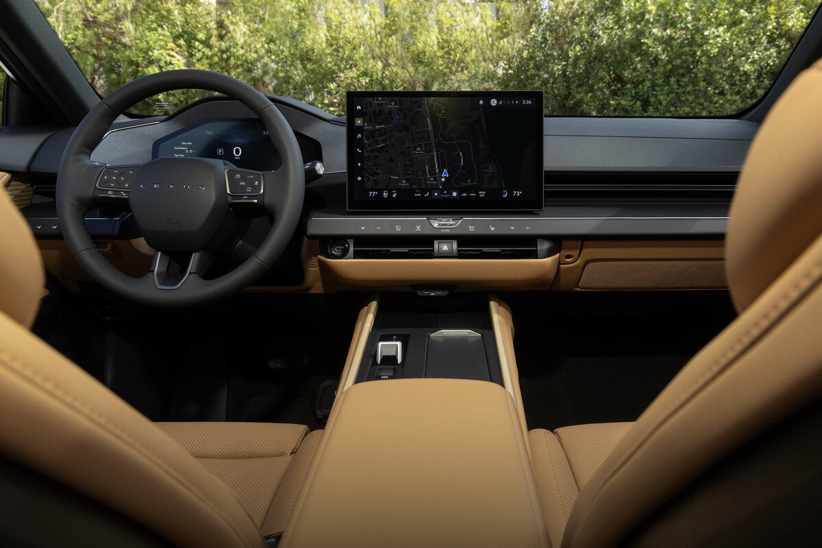 Neuer Lexus ES startet mit mehr Platz, drei Antrieben und höherem Preis
