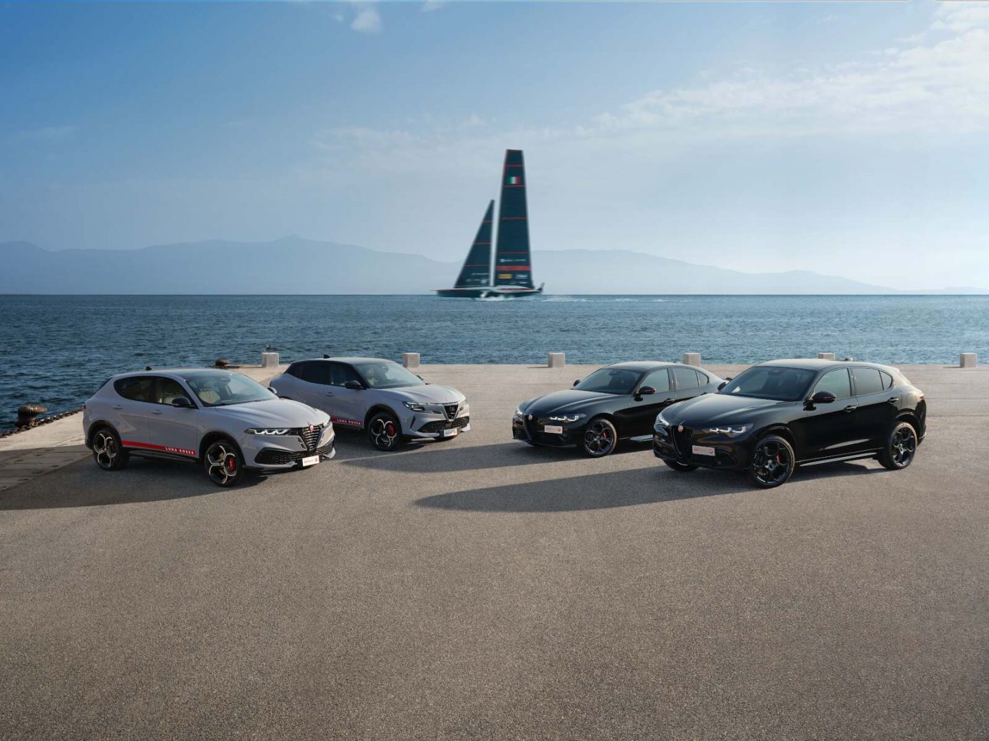 Alfa Romeo zeigt Sonderserie Luna Rossa für mehrere Modelle
