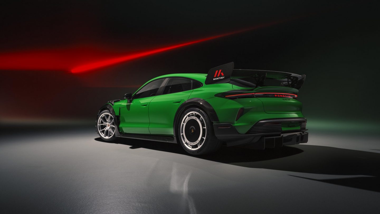 Porsche Taycan Turbo GT mit Manthey Kit fährt neuen Nordschleifen-Rekord