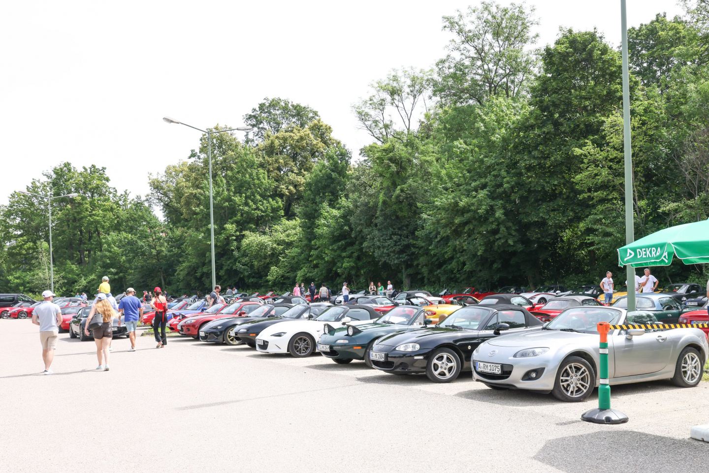 Großes Mazda MX-5 Treffen in Augsburg mit besonderen Gästen